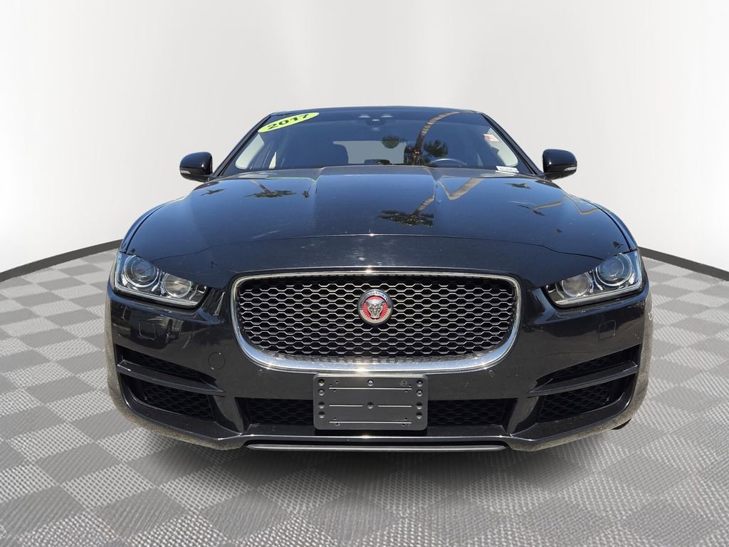 Used 2017 Jaguar XE Premium image 8