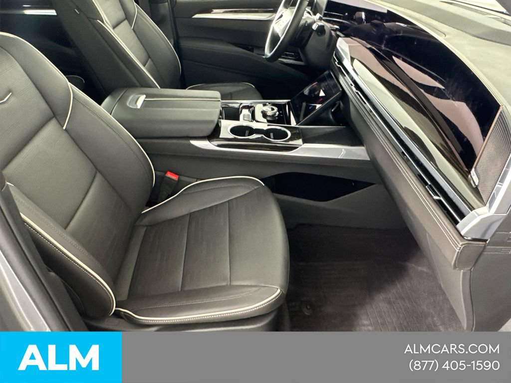 Used 2025 Cadillac Escalade Premium Luxury AWD/4WD image 16