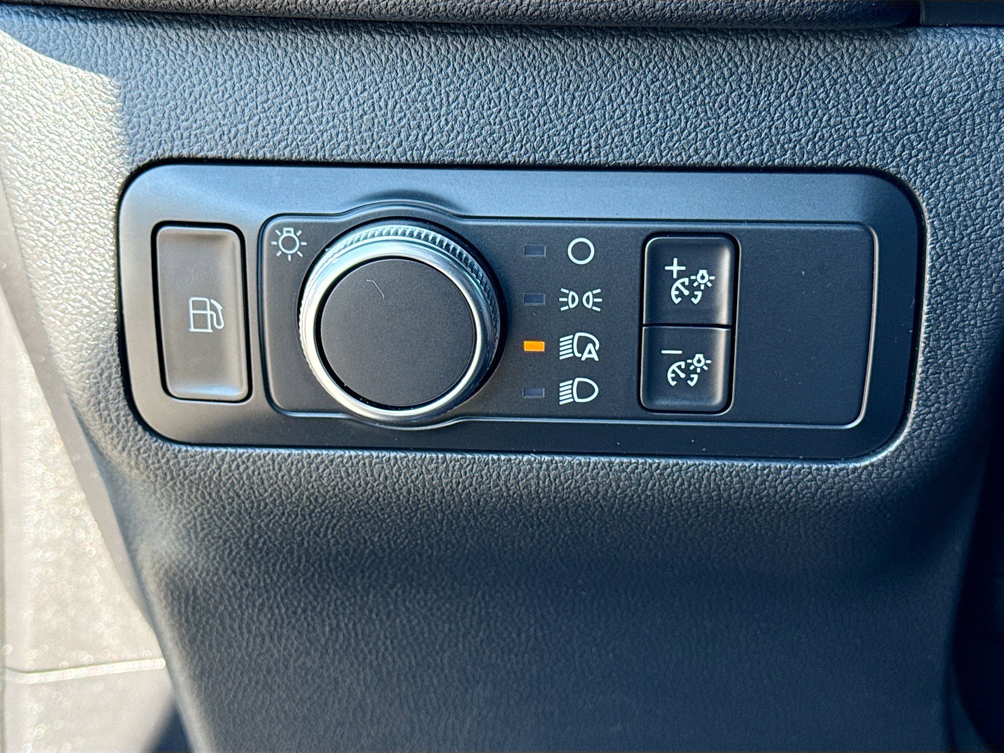 Used 2020 Ford Escape SE Sport image 34