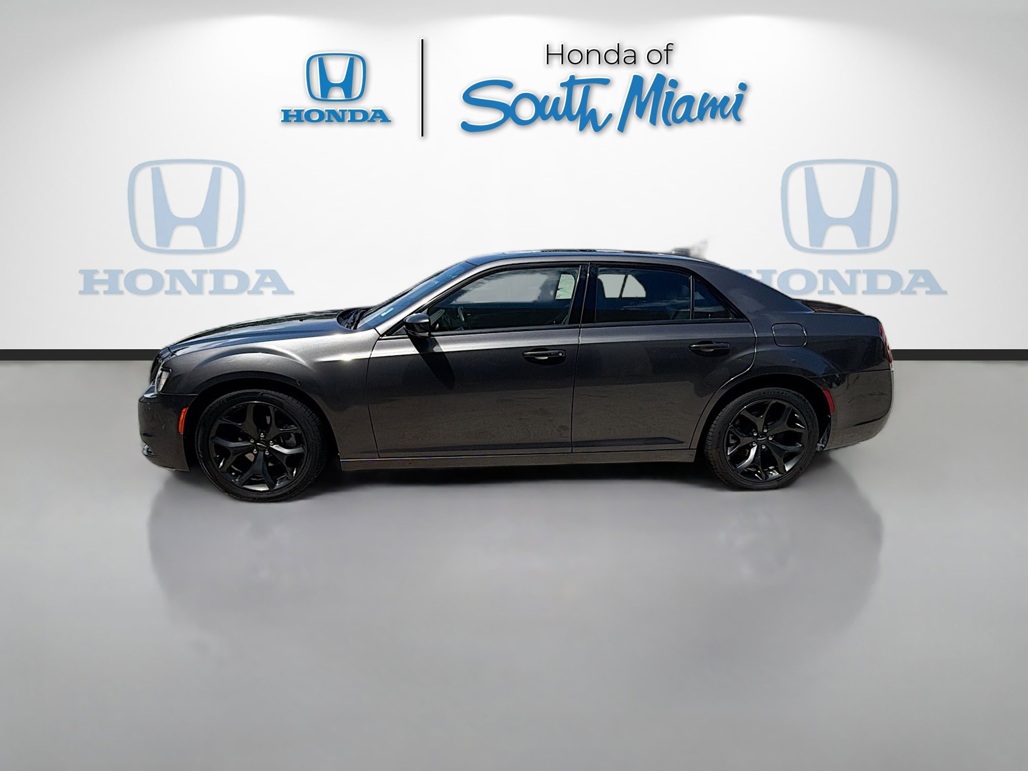 Used 2023 Chrysler 300 S image 4
