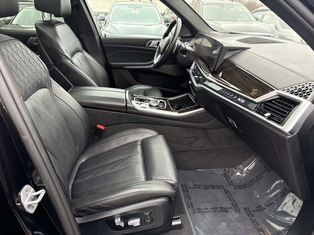 Used 2025 BMW X5 xDrive50e AWD/4WD image 40