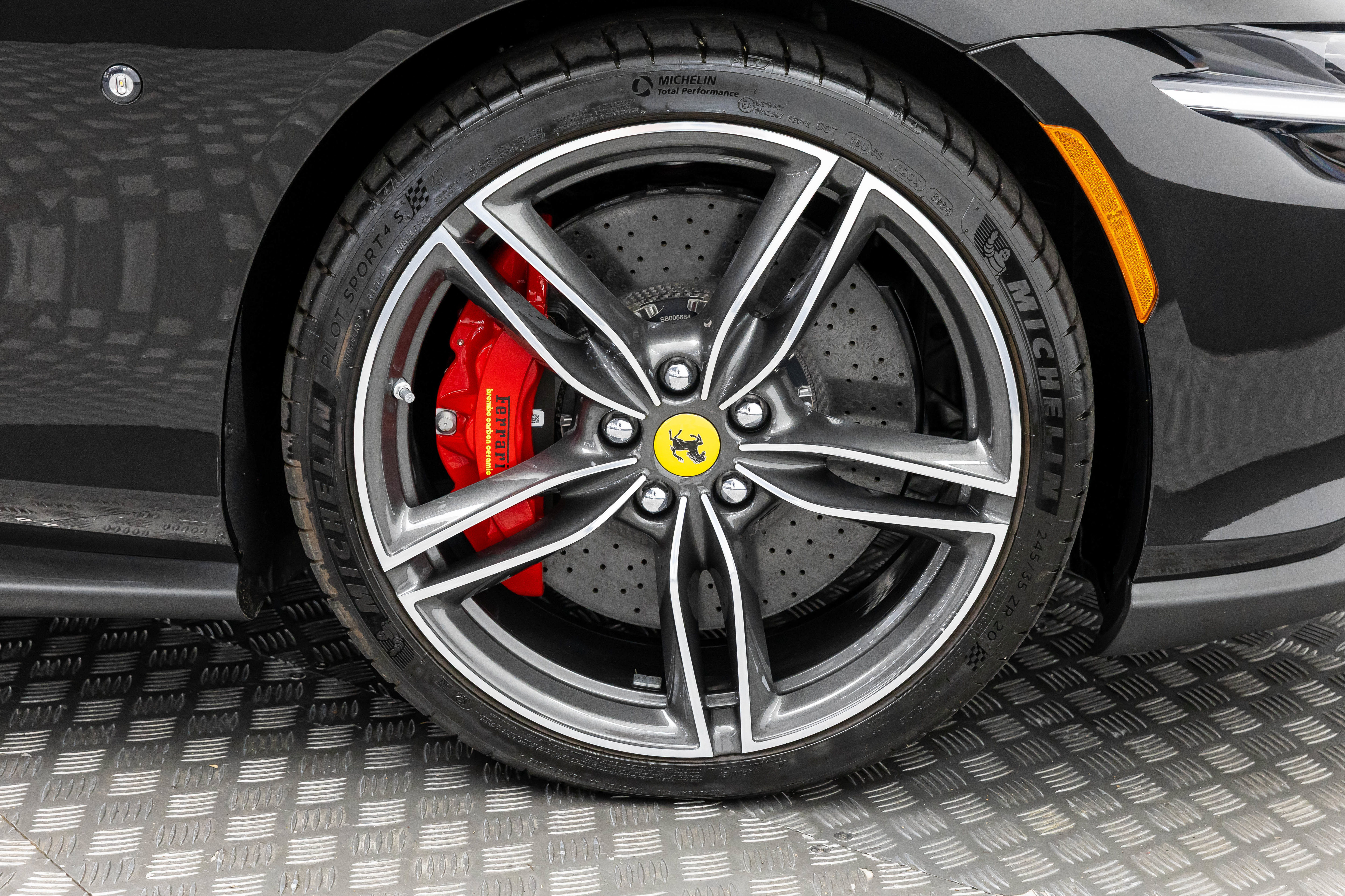Used 2025 Ferrari Roma Spider RWD image 25
