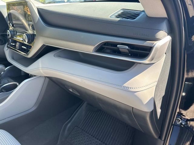Used 2024 Toyota Highlander LE image 25