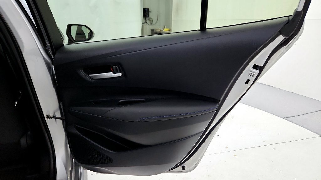Used 2022 Toyota Corolla SE w/ SE Premium Package FWD image 16