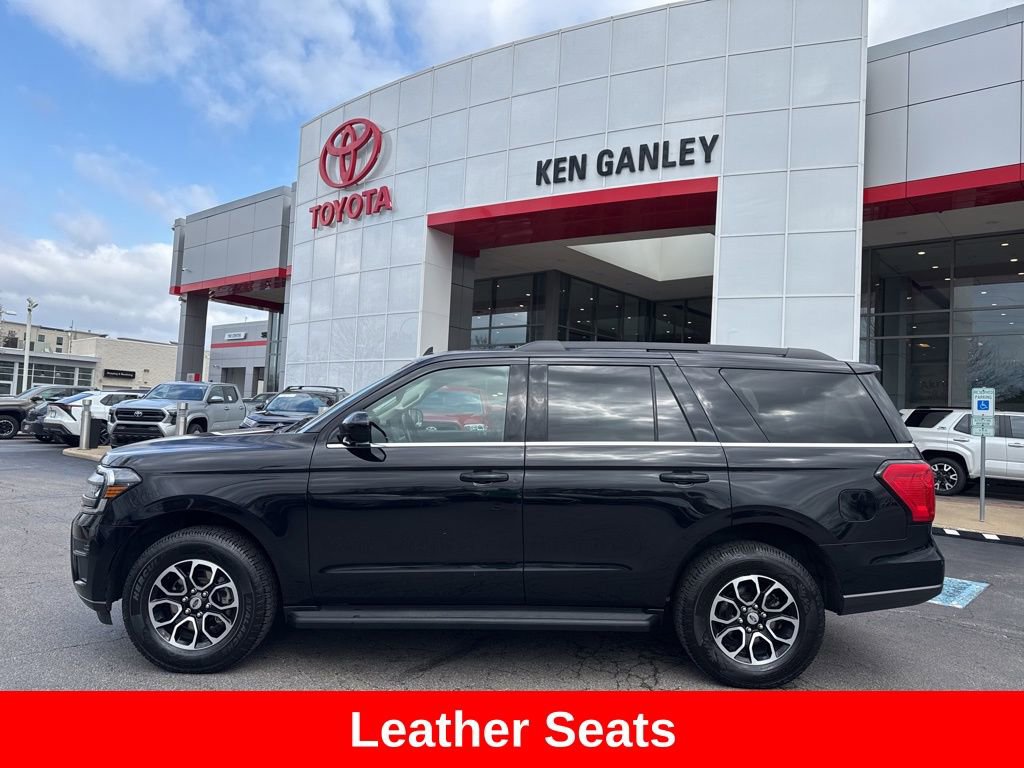 Used 2024 Ford Expedition XLT image 3