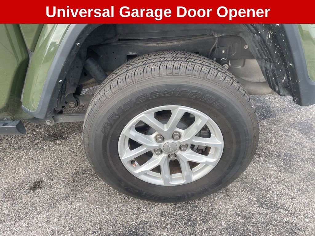 Used 2023 Jeep Gladiator Sport image 11