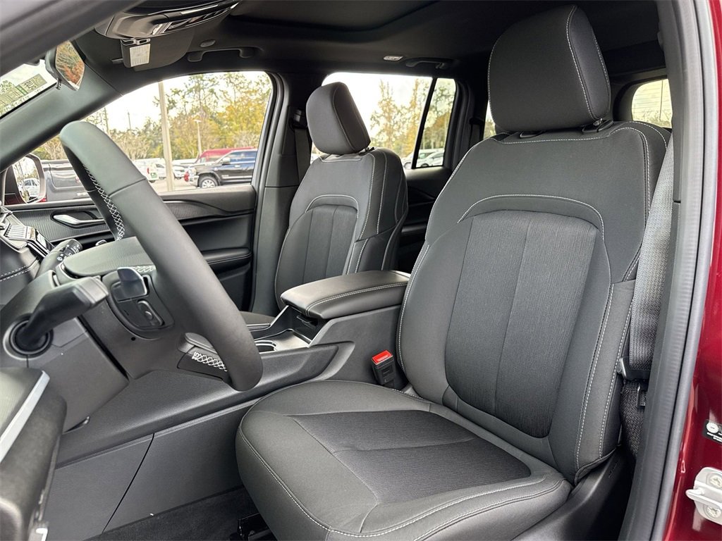 New 2025 Jeep Grand Cherokee Laredo X w/ Luxury Tech Group I image 11