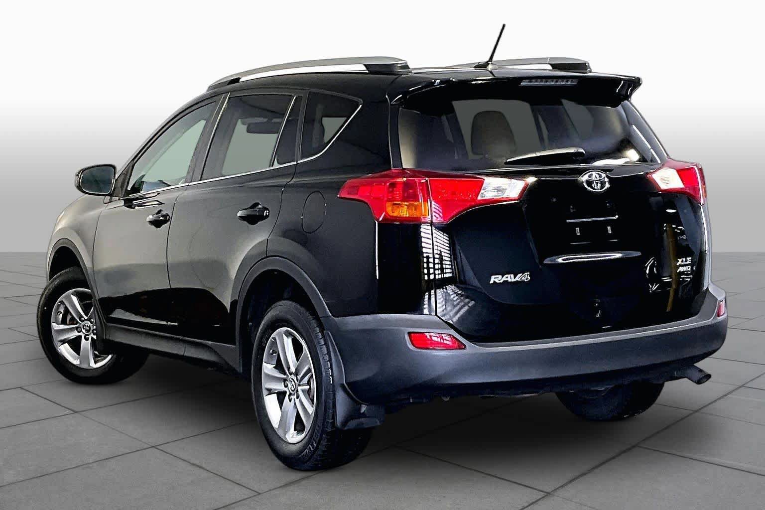 Used 2015 Toyota RAV4 XLE AWD/4WD image 11