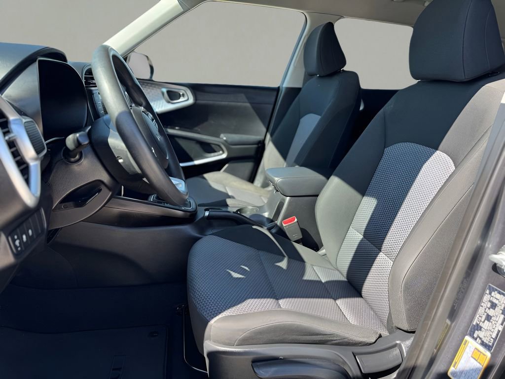 Used 2023 Kia Soul LX w/ LX Technology Package image 14