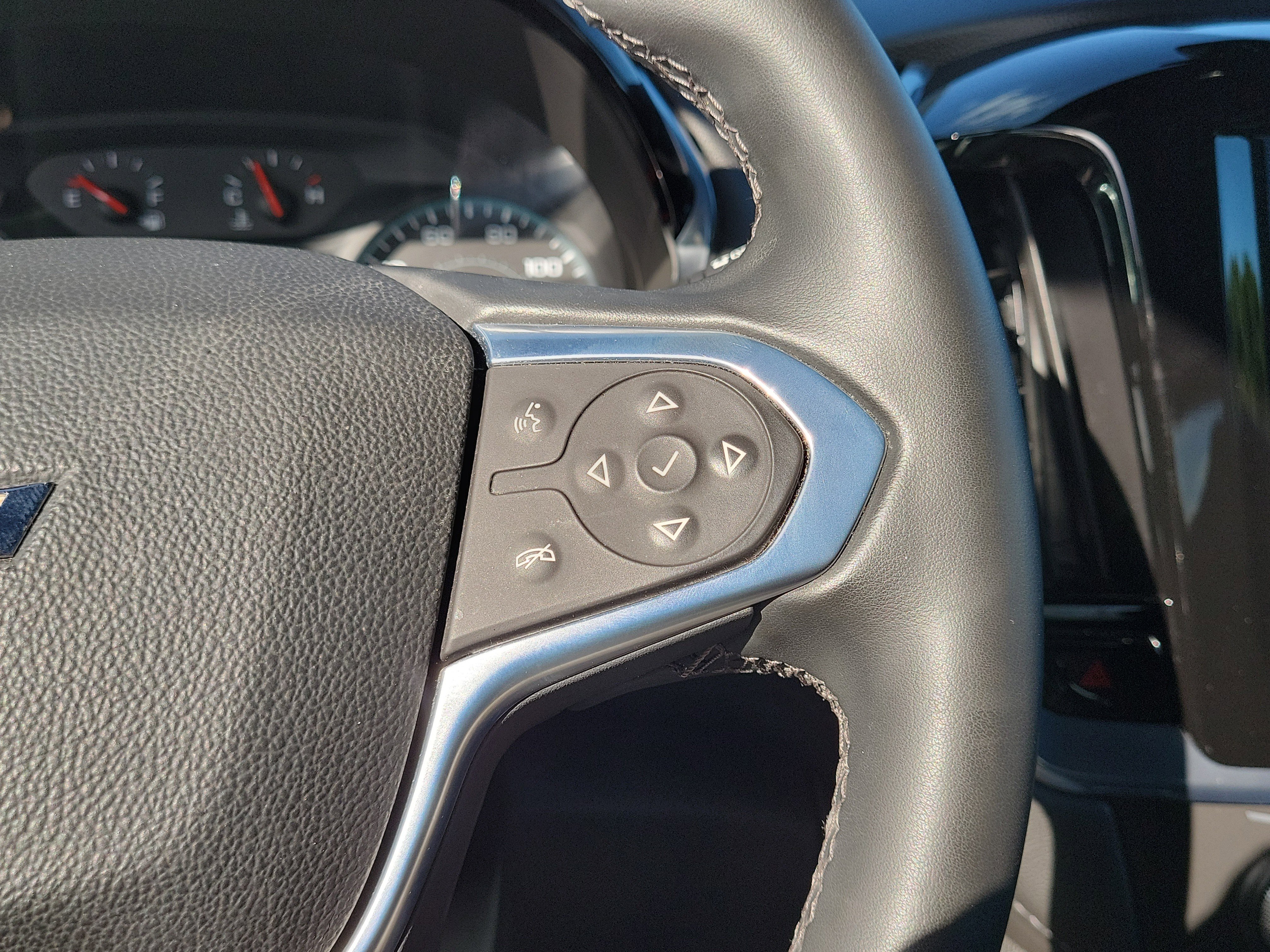 Used 2023 Chevrolet Traverse LT image 16