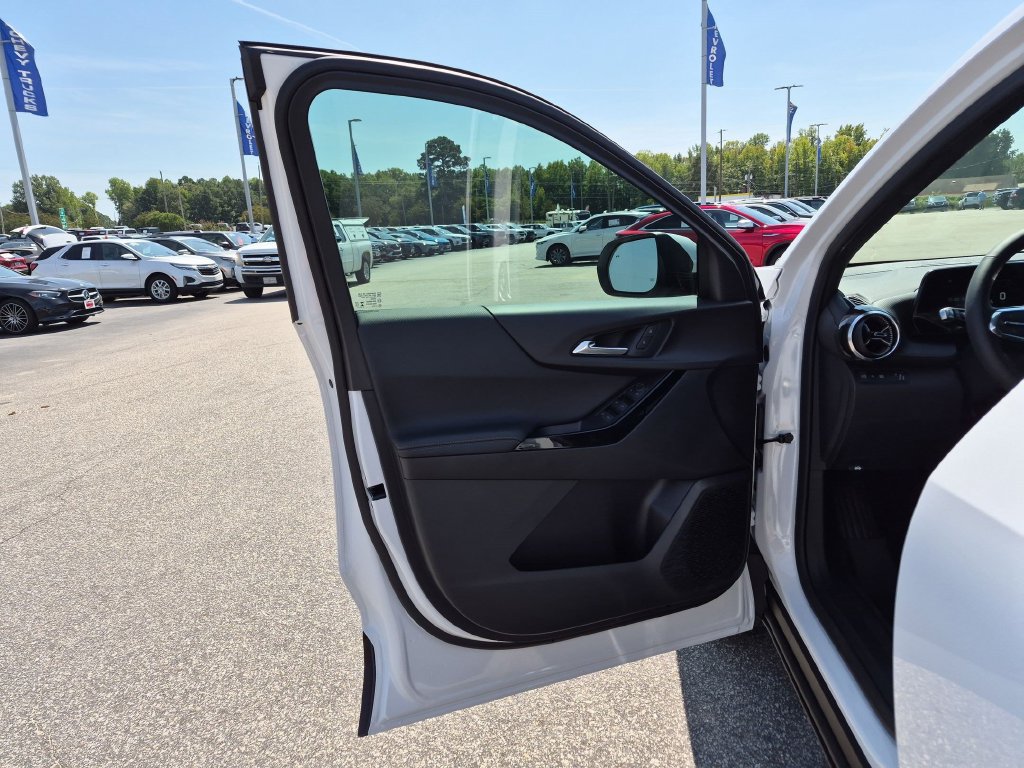 New 2027 Chevrolet Equinox LT w/ Safety and Technology Package FWD image 14