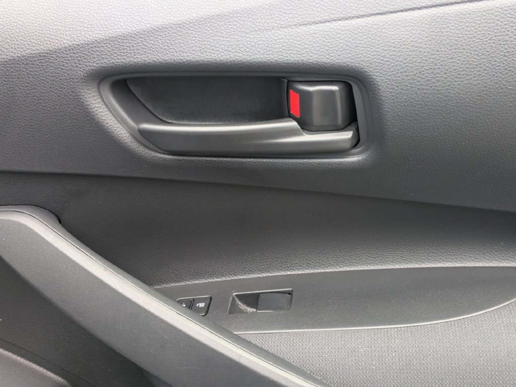 Used 2025 Toyota Corolla LE FWD image 32