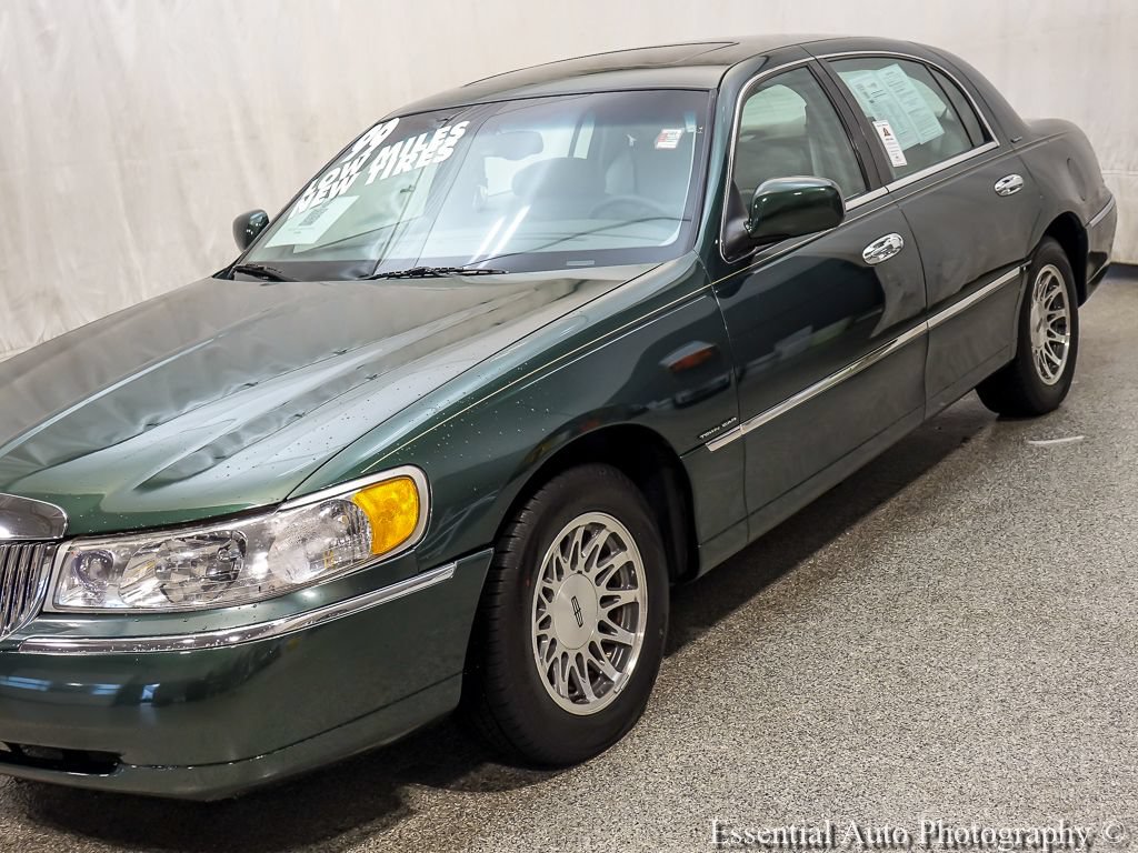 Used 1999 Lincoln Town Car Signature RWD image 4