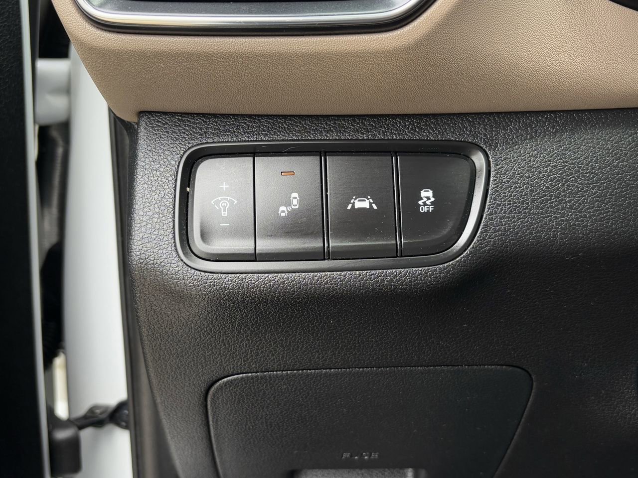 Used 2019 Hyundai Santa Fe SE image 20