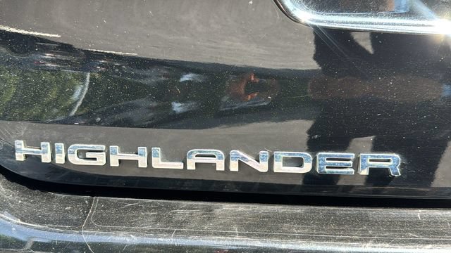 Used 2021 Toyota Highlander XLE AWD/4WD image 13