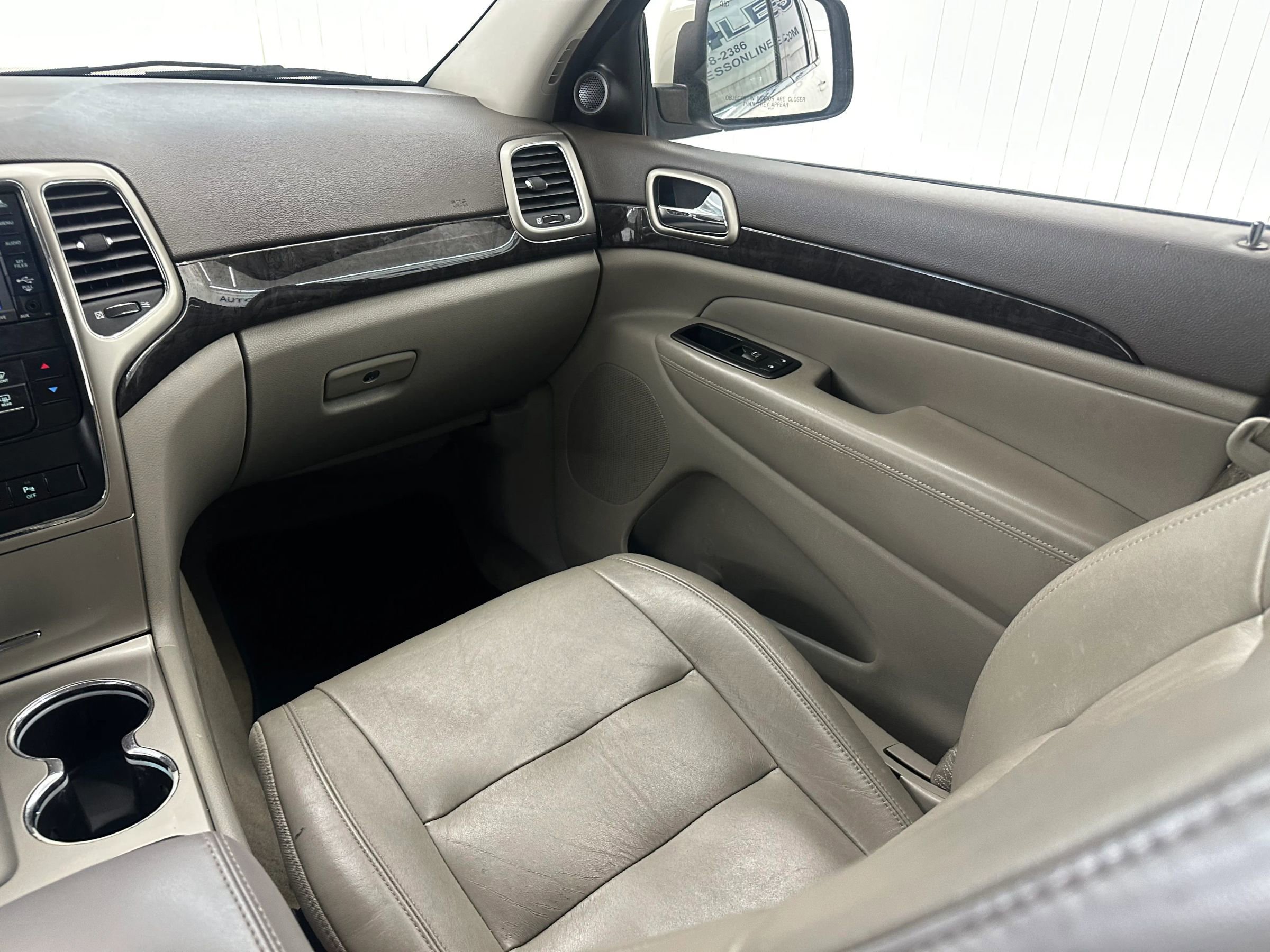 Used 2011 Jeep Grand Cherokee Laredo RWD image 18
