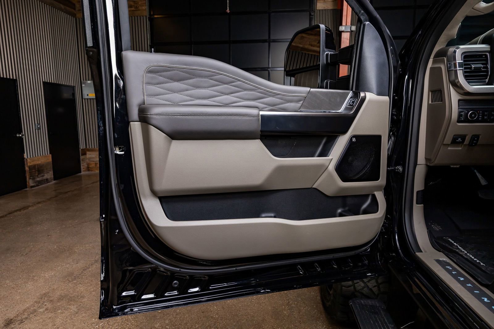 Used 2026 Ford F350 Platinum w/ Platinum Plus Package image 37