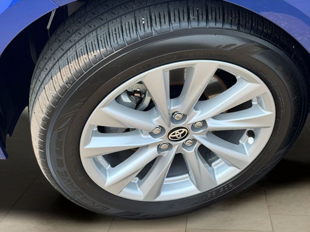 Used 2025 Toyota Corolla SE w/ SE Package FWD image 33