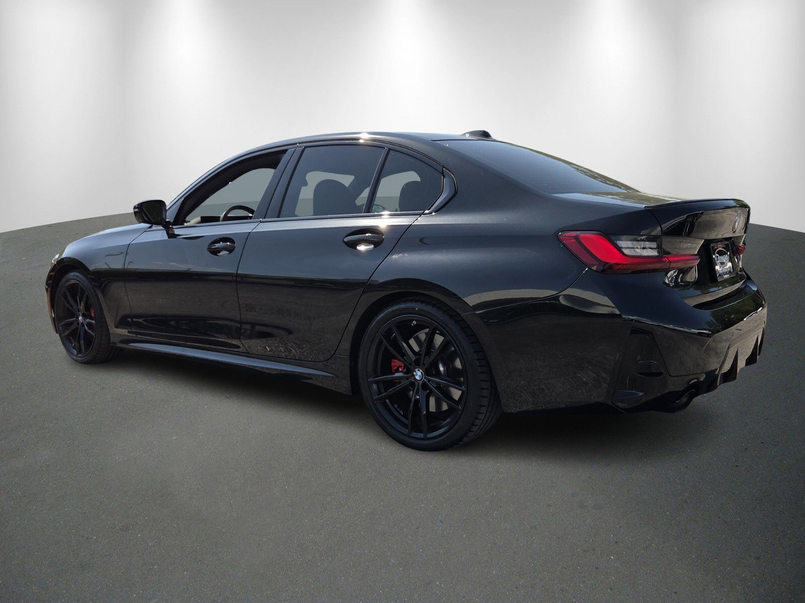 Certified 2024 BMW 330i Sedan w/ M Sport Package RWD image 5