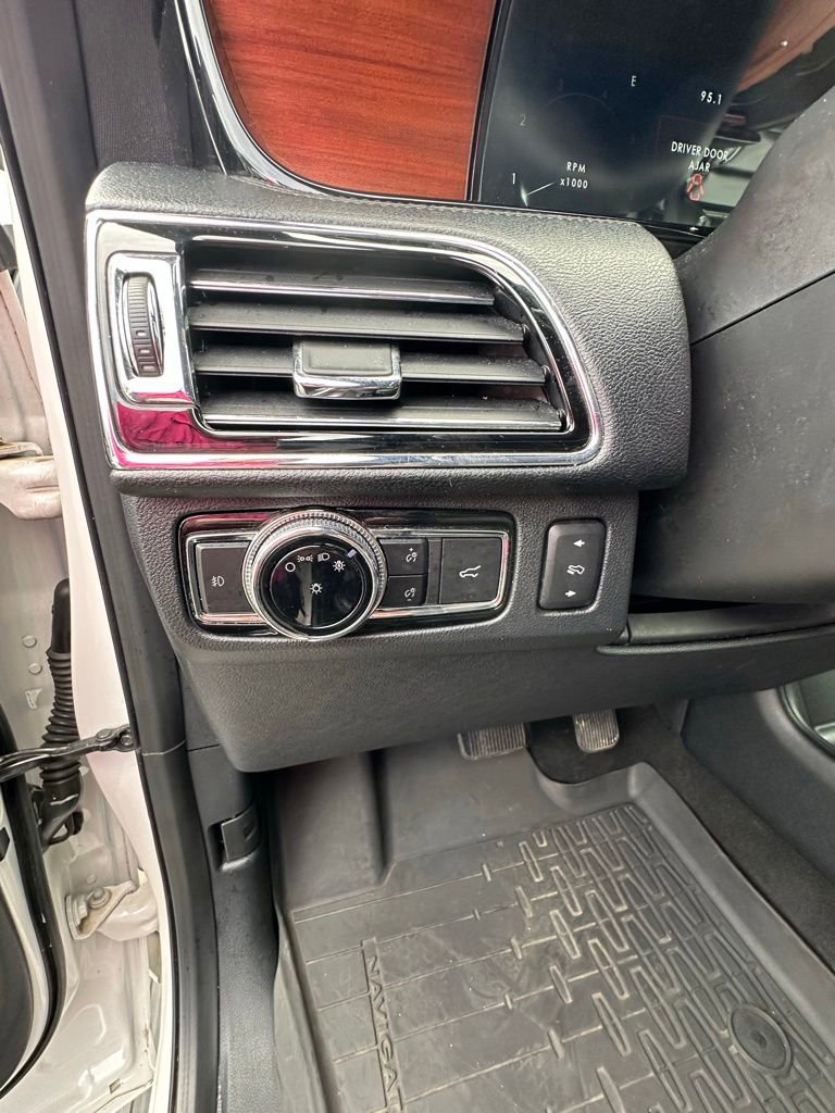 Used 2018 Lincoln Navigator L Reserve w/ Technology Package AWD/4WD image 22