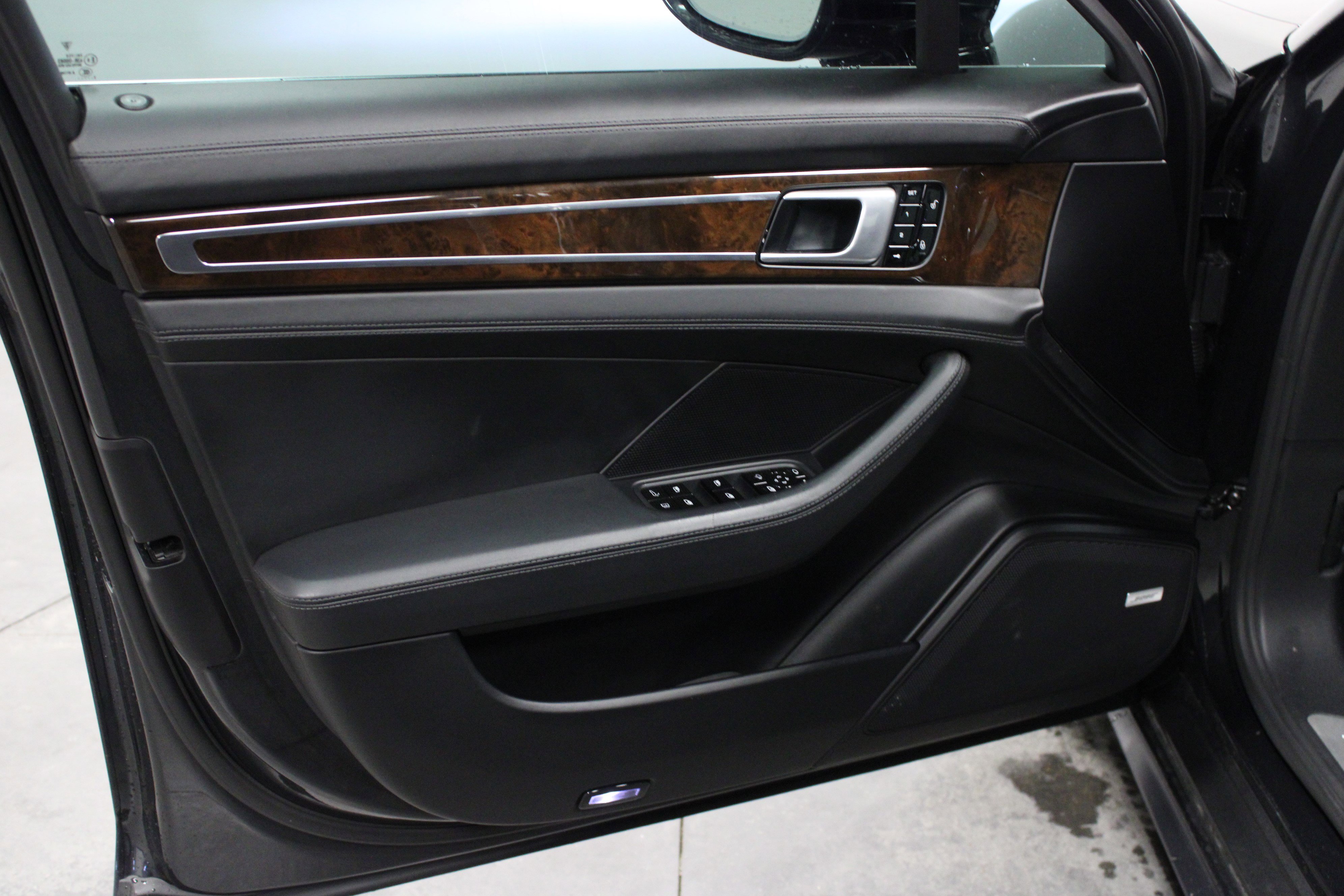 Used 2018 Porsche Panamera Turbo S image 11