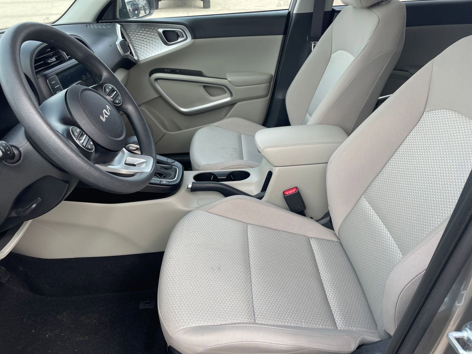 Used 2025 Kia Soul LX w/ LX Technology Package image 24