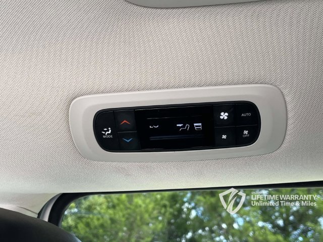 Used 2024 Chrysler Pacifica Limited FWD image 22
