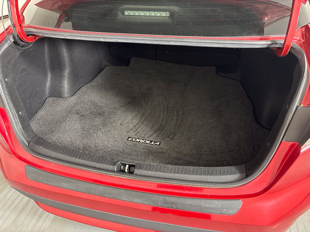 Used 2020 Toyota Corolla LE w/ Carpet Mat Package (TMS) FWD image 18