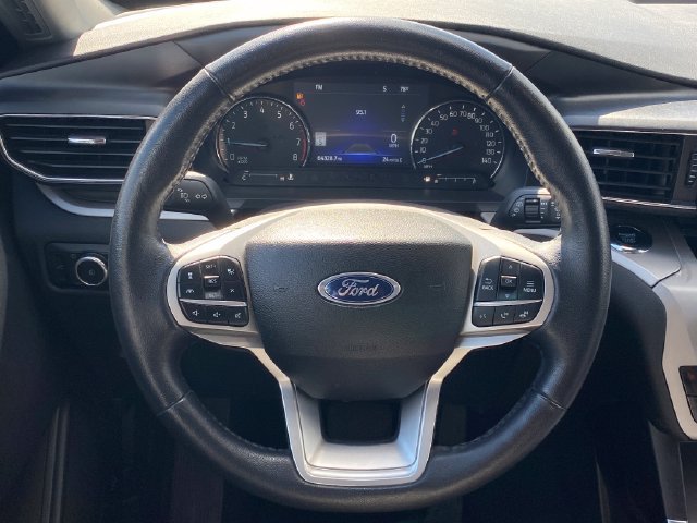 Used 2023 Ford Explorer XLT AWD/4WD image 8