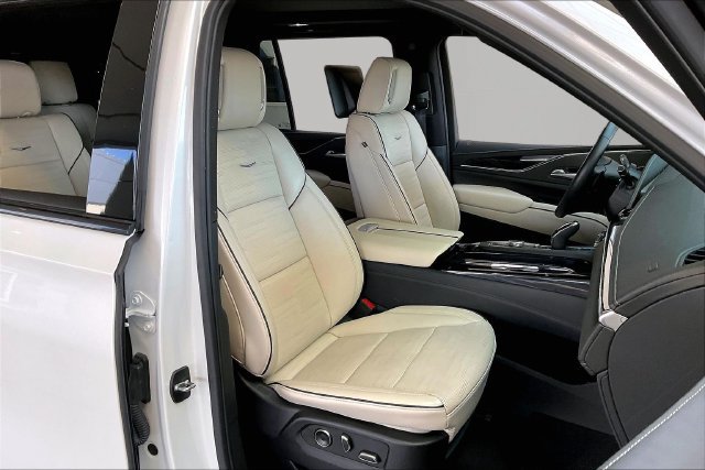 Used 2024 Cadillac Escalade Sport w/ Touring Package AWD/4WD image 21
