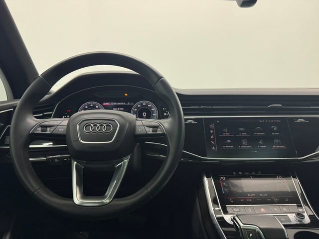 Used 2023 Audi Q7 2.0T Premium Plus w/ Premium Plus Package AWD/4WD image 3