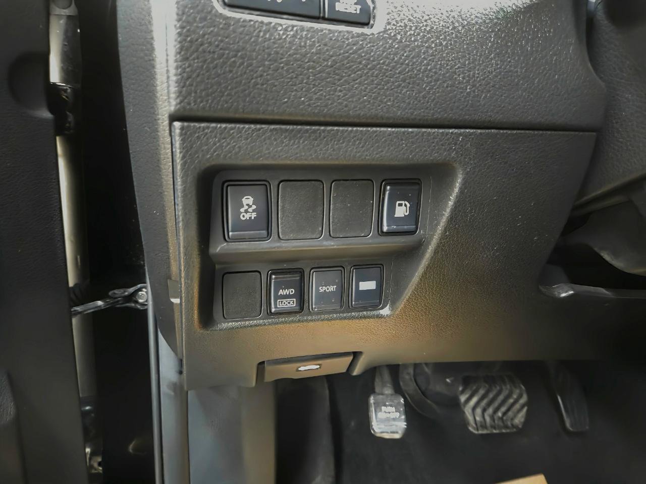 Used 2018 Nissan Rogue S image 28