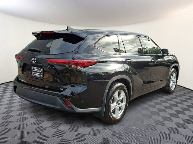 Used 2021 Toyota Highlander LE FWD image 6