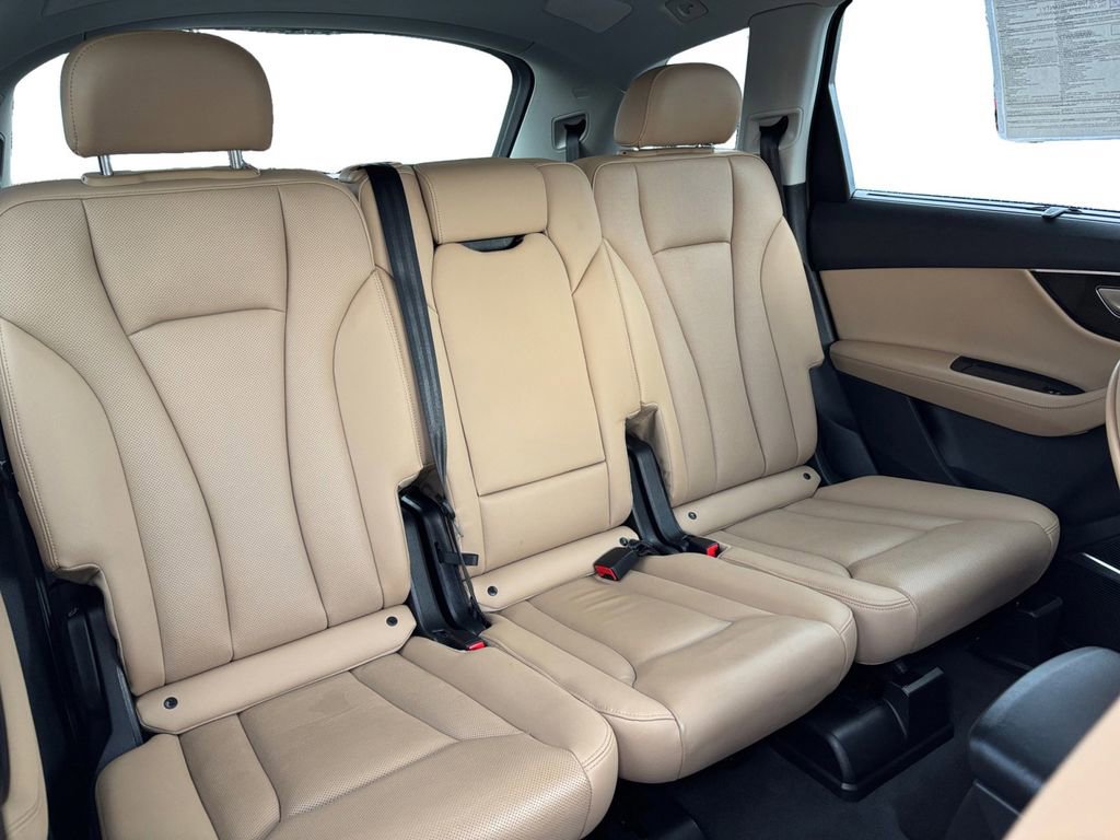 Used 2024 Audi Q7 3.0T Prestige image 23