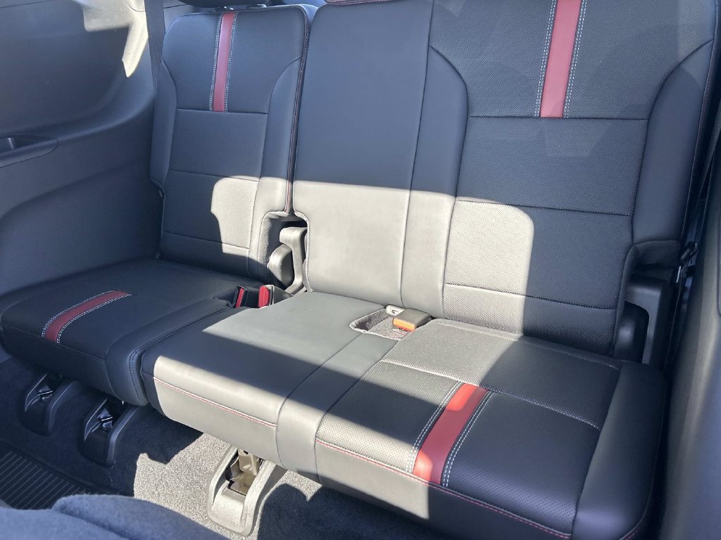 New 2027 Chevrolet Traverse RS w/ LPO, Floor Liner Package FWD image 11