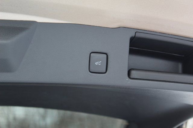 Used 2020 Ford Escape Titanium image 13