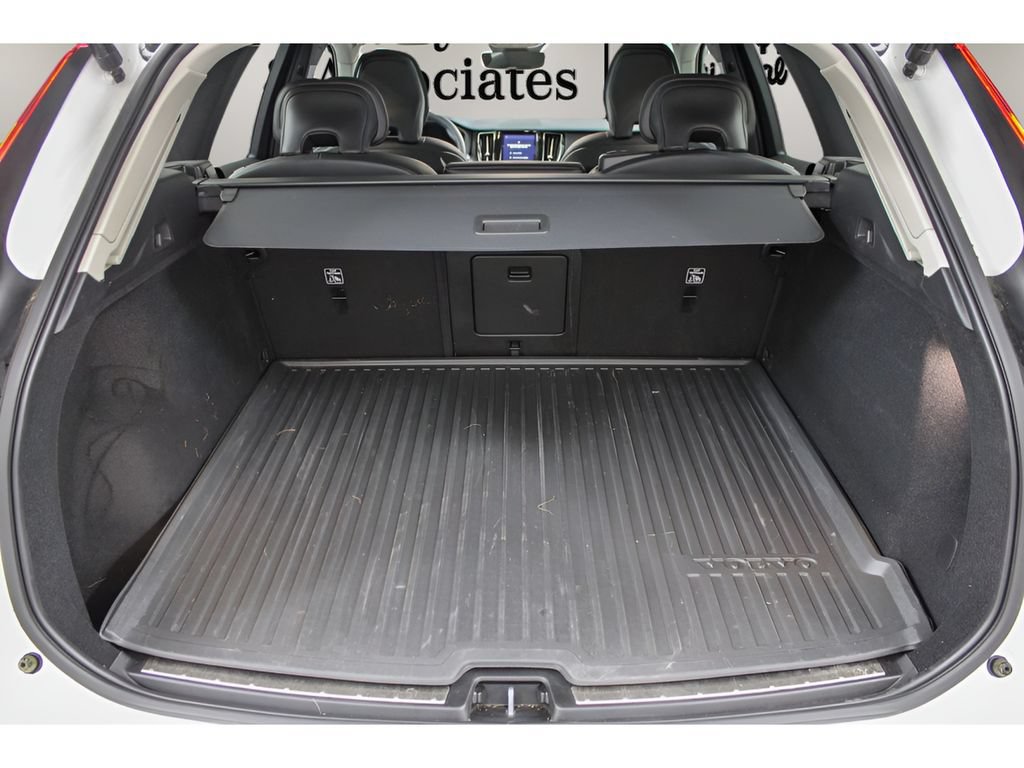 Used 2023 Volvo XC60 B5 Core w/ Climate Package AWD/4WD image 27