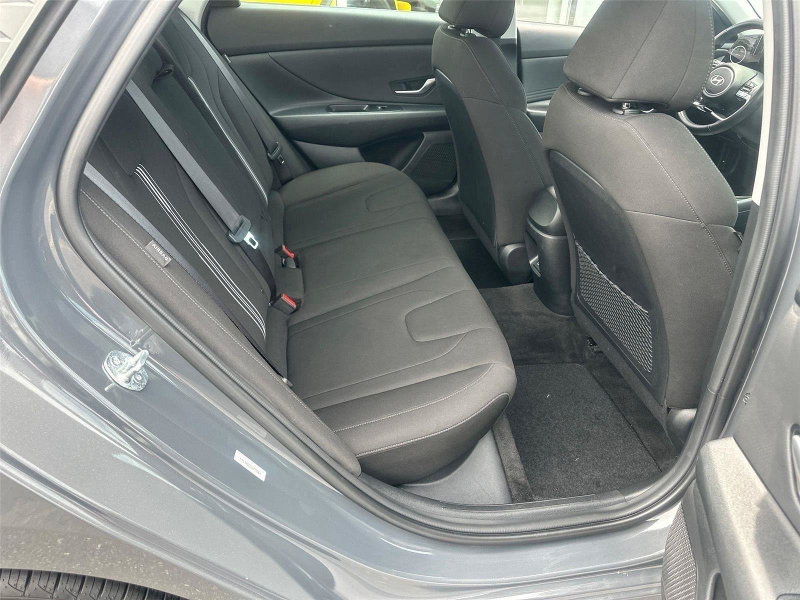 Used 2025 Hyundai Elantra SEL FWD image 13