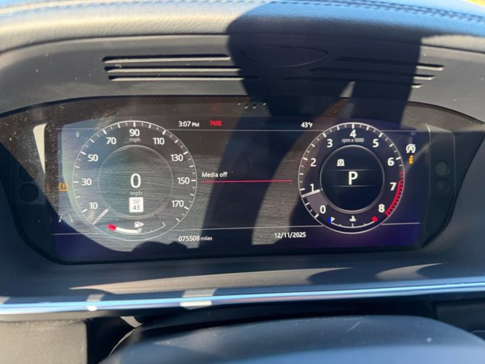 Used 2020 Land Rover Range Rover HSE image 24