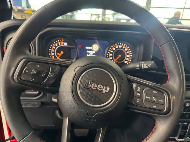 Used 2024 Jeep Gladiator Rubicon w/ Convenience Group AWD/4WD image 23