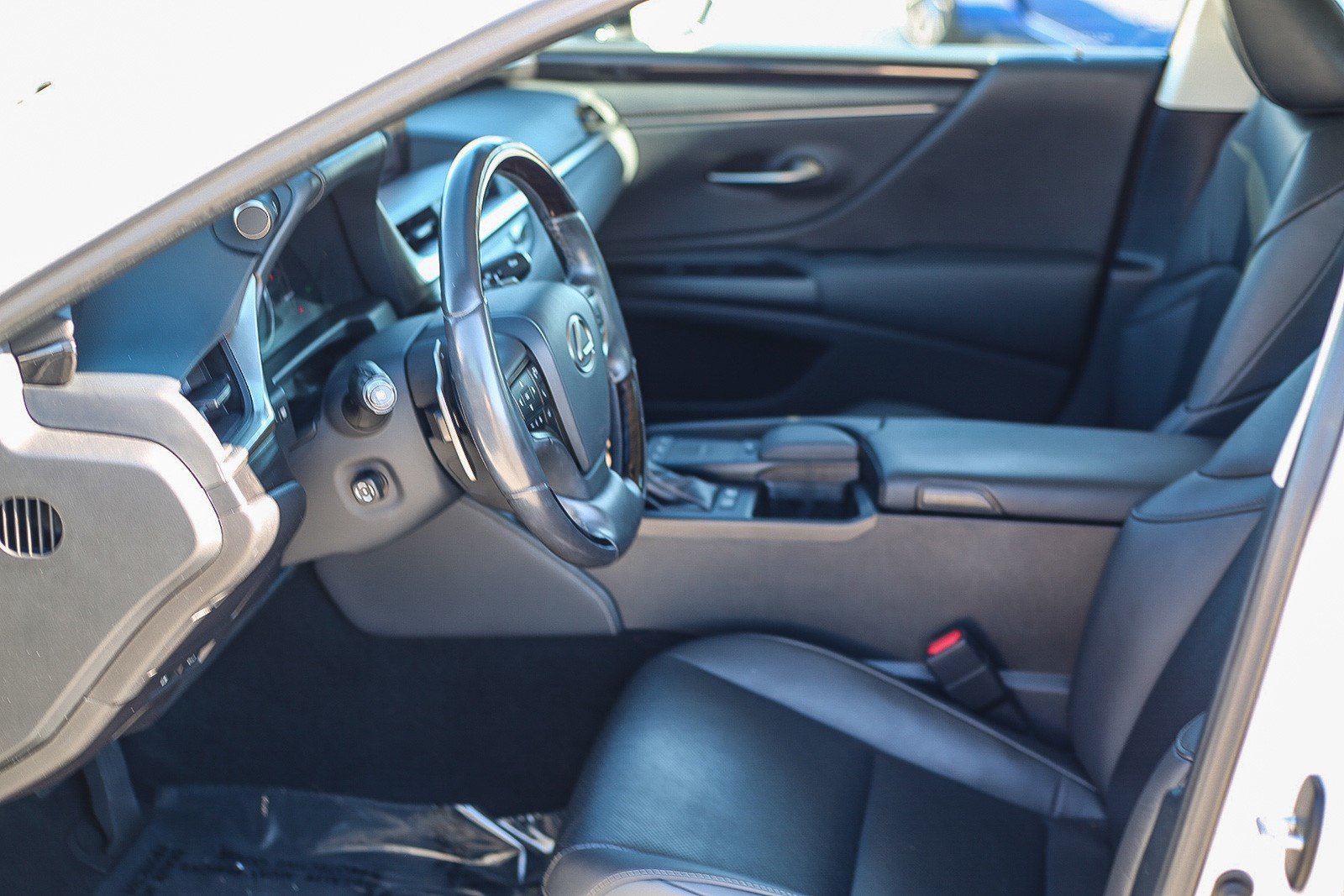 Used 2020 Lexus ES 300h w/ Premium Package FWD image 18