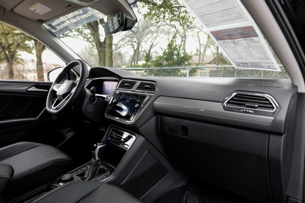 Used 2022 Volkswagen Tiguan SE image 24