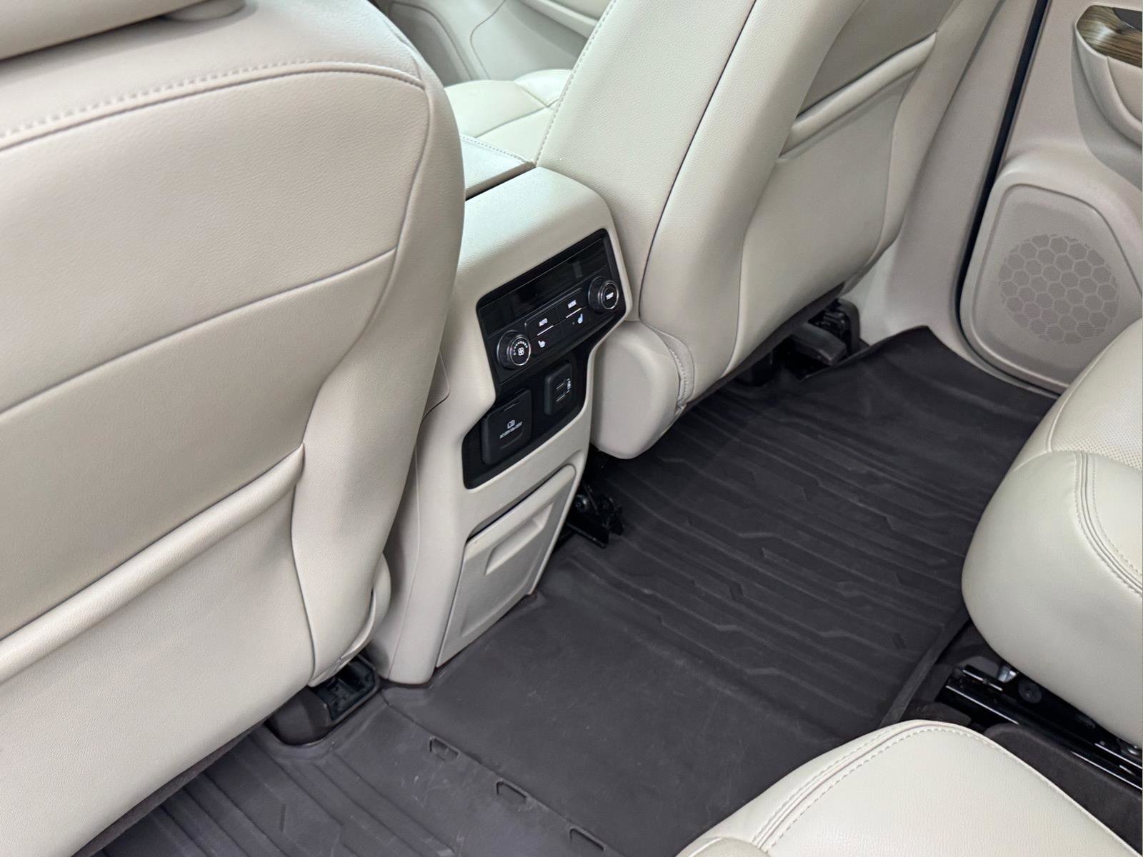 Used 2019 GMC Acadia Denali image 17