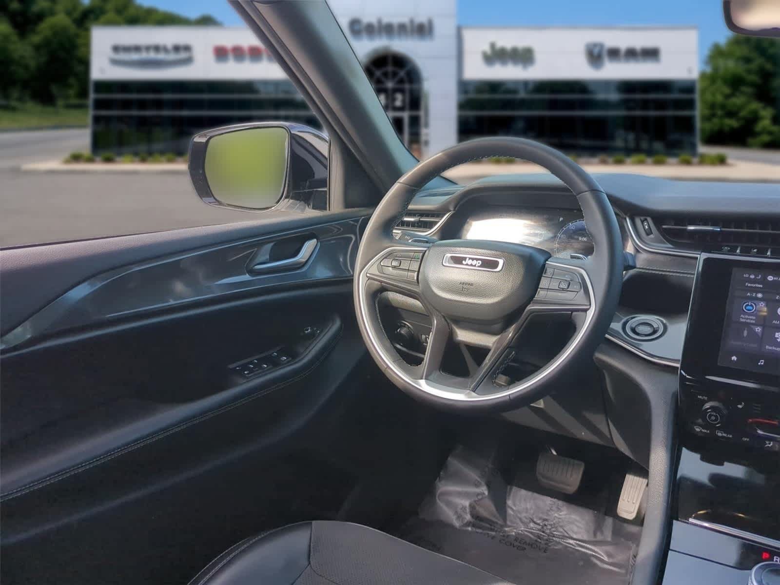 Used 2023 Jeep Grand Cherokee Altitude AWD/4WD image 30