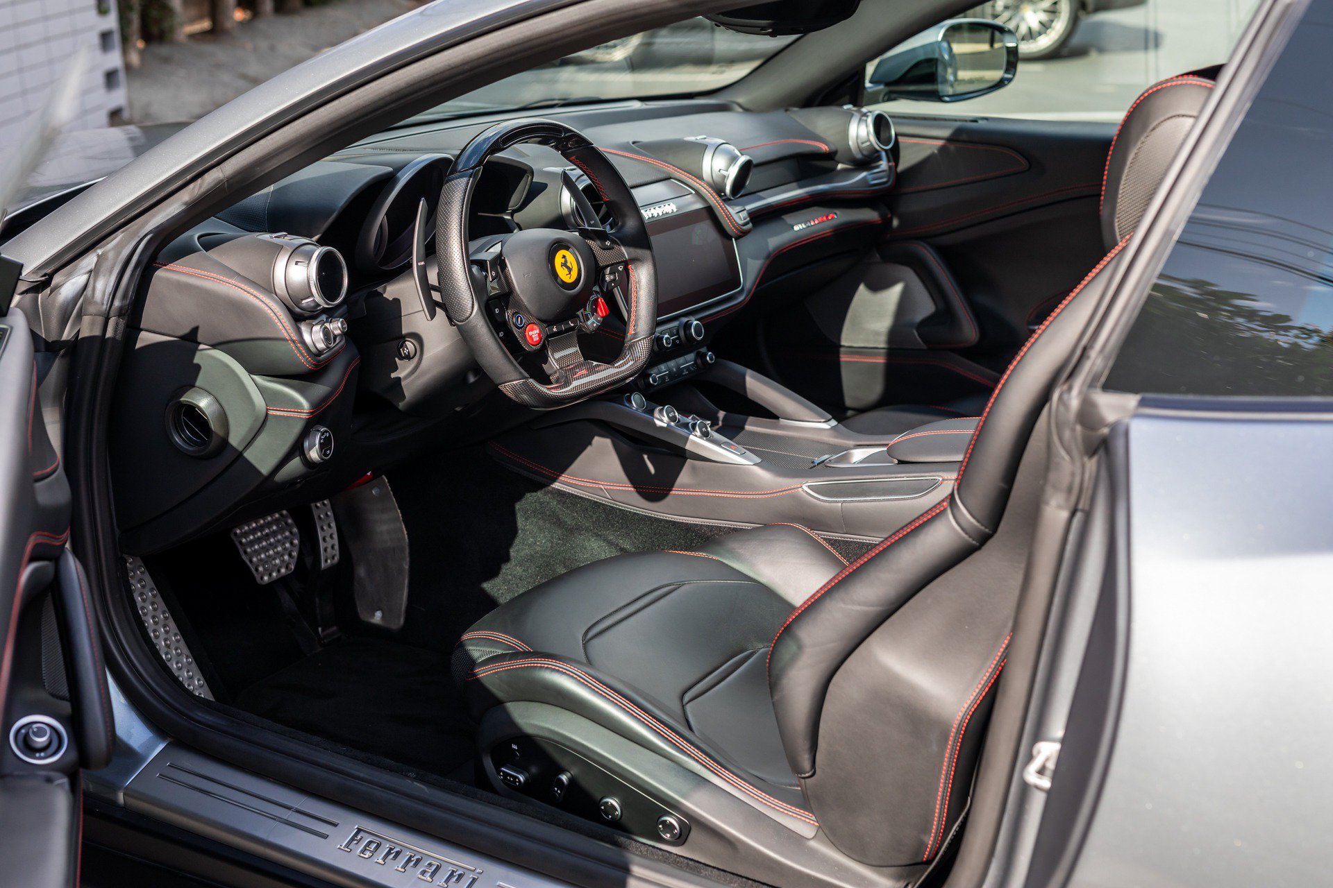 Used 2018 Ferrari GTC4Lusso T RWD image 47