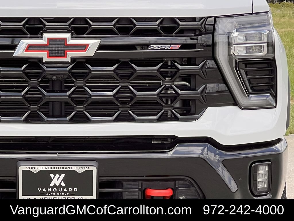 Used 2024 Chevrolet Silverado 2500 ZR2 w/ Technology Package AWD/4WD image 10