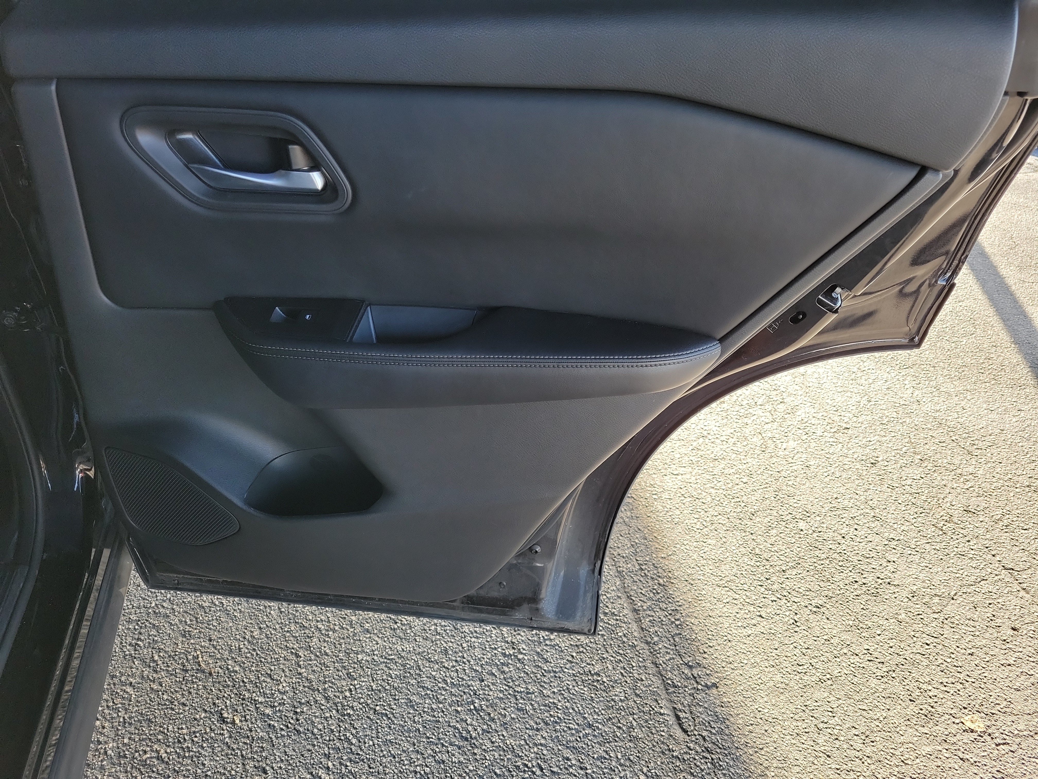 Used 2025 Nissan Rogue SV AWD/4WD image 9