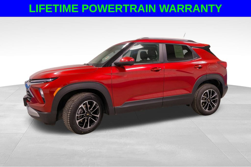 Used 2025 Chevrolet TrailBlazer LT image 2