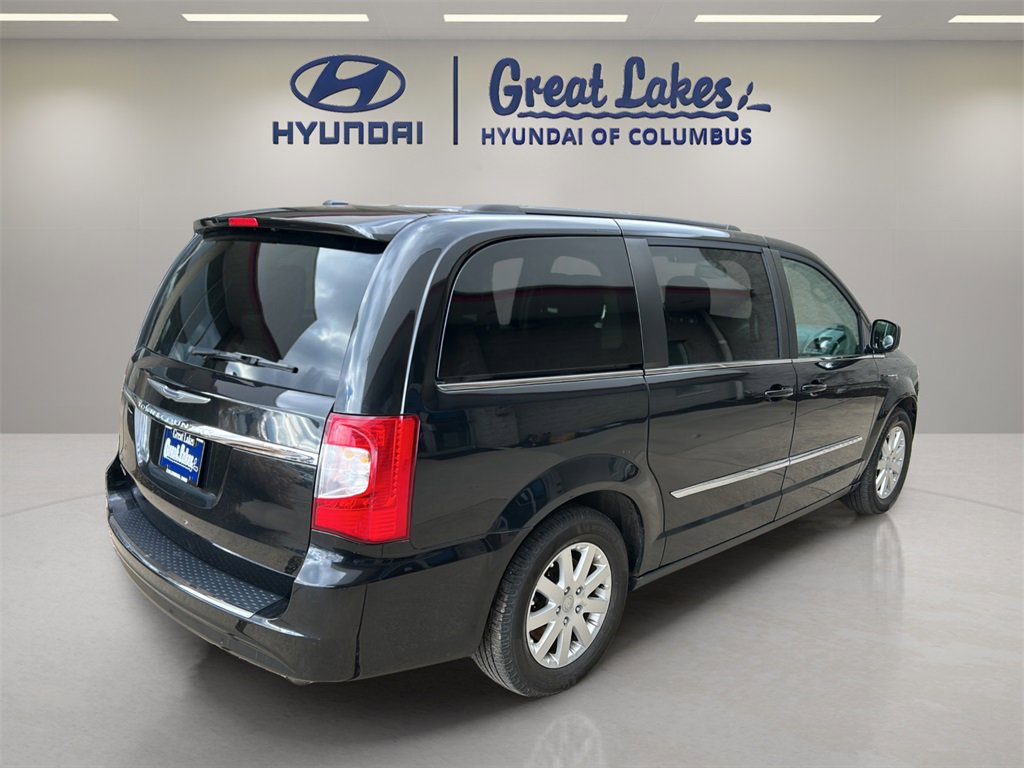 Used 2014 Chrysler Town & Country Touring image 5