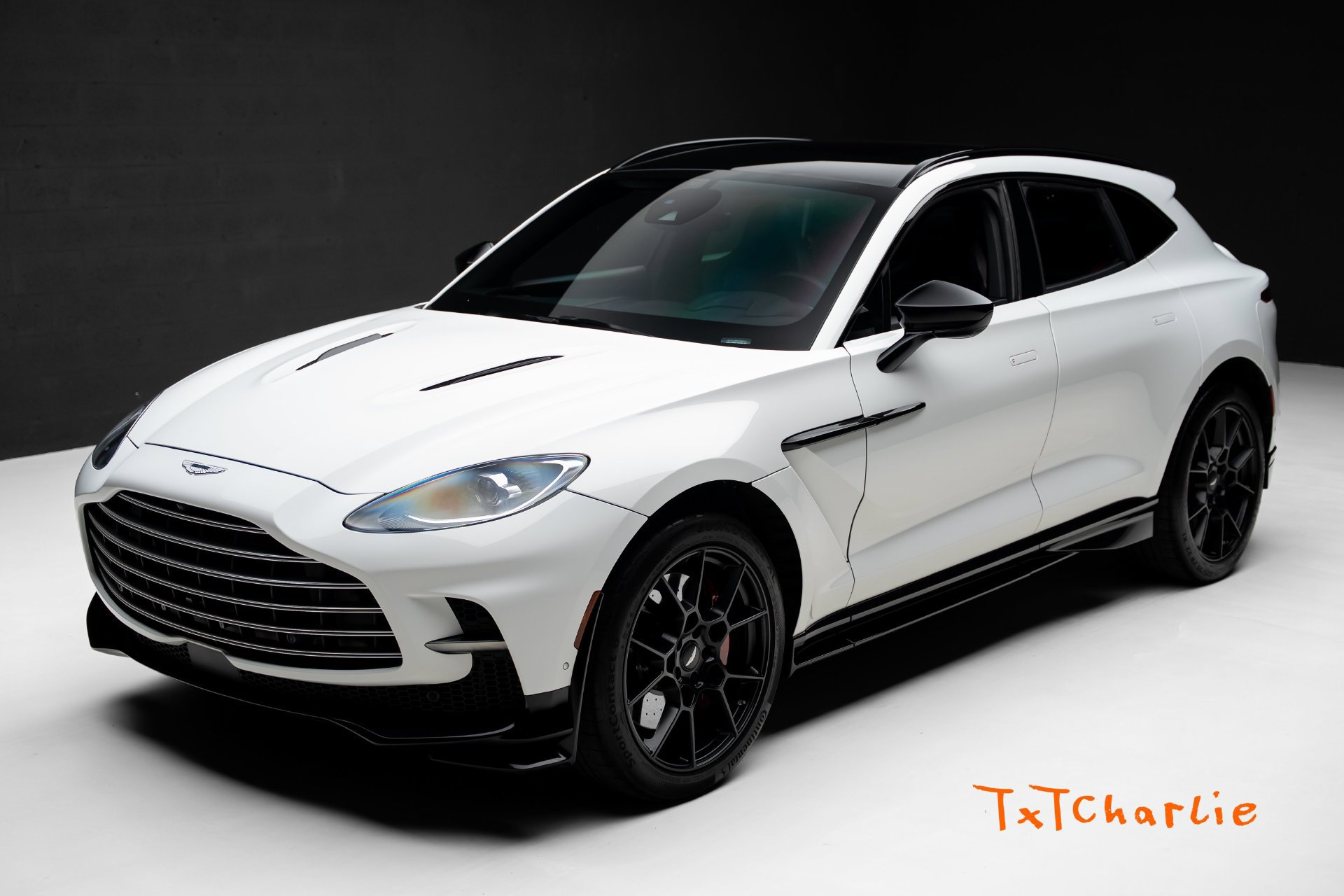 Used 2023 Aston Martin DBX 707 AWD/4WD image 1